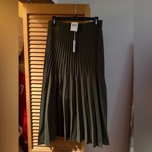 Max Studio NWT Army Green Pleated Midi Skirt (Sz M)